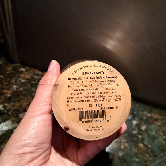 Aroma Botanica candle apple cider scent - Picture 5 of 5
